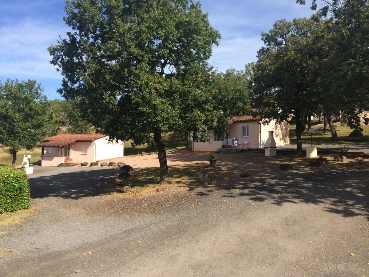 Hotel Les Sentiers Du Causse Lentillac du Causse Esterno foto