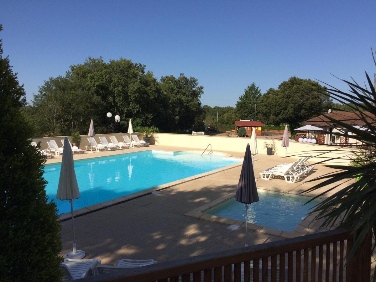 Hotel Les Sentiers Du Causse Lentillac du Causse Esterno foto