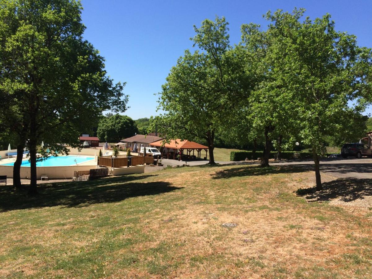 Hotel Les Sentiers Du Causse Lentillac du Causse Esterno foto