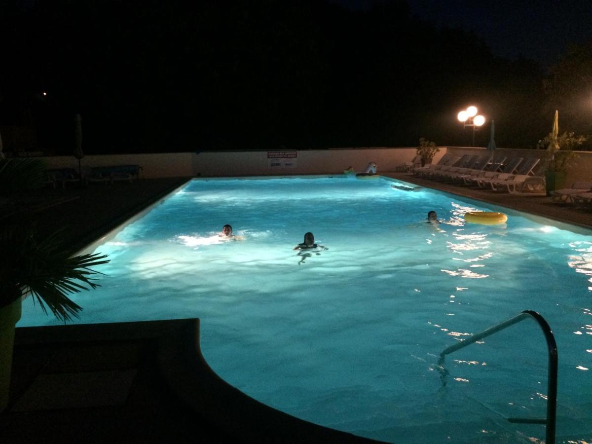 Hotel Les Sentiers Du Causse Lentillac du Causse Esterno foto
